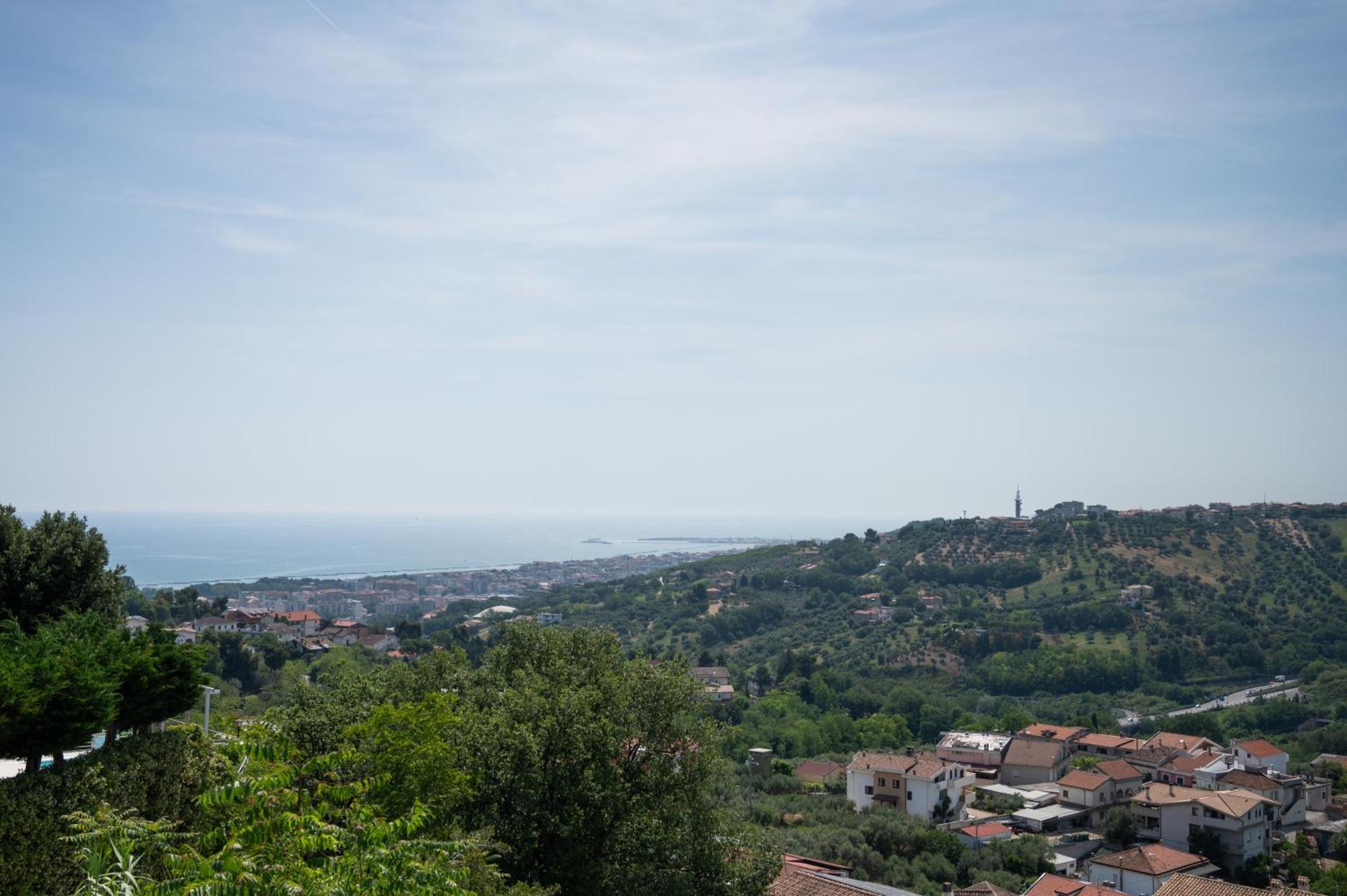Casa Vista Mare E Colline A Montesilvano Colle Buitenkant foto